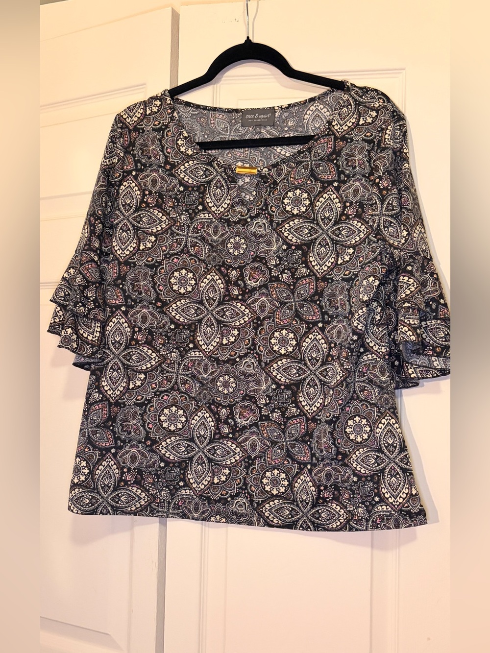 No Brand Black Paisley Flutter-Sleeve Blouse with Cream & Pink Accents